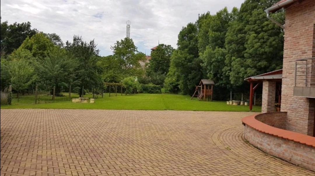 Niki Apartman Gyula Exterior foto